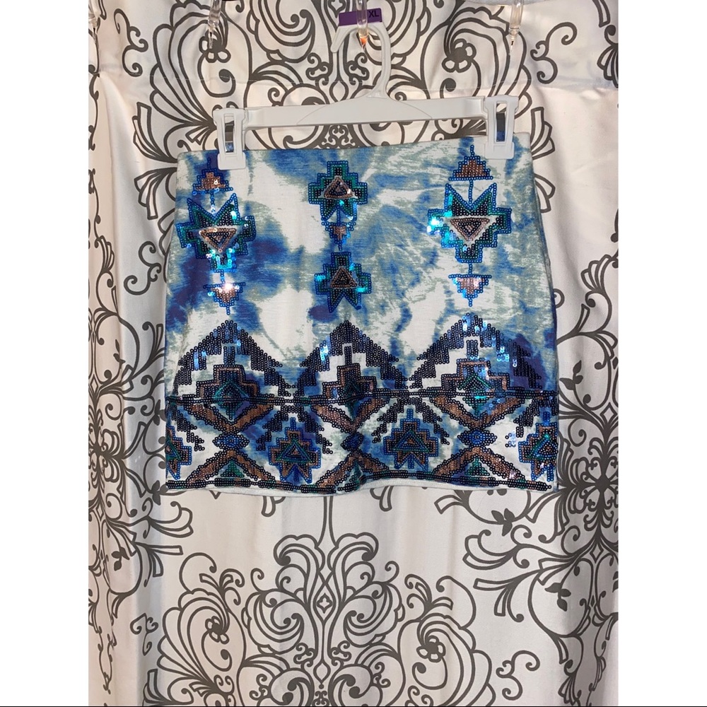 Express sequins/Aztec mini skirt
